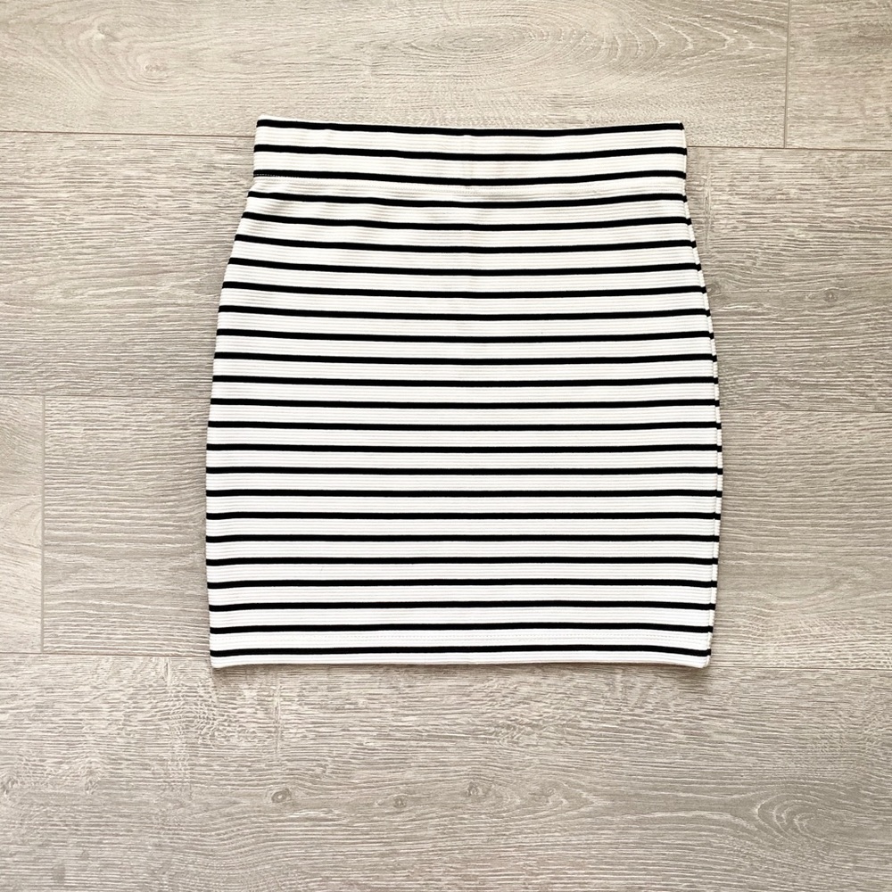 F21 // Black & White Stripped Mini Skirt